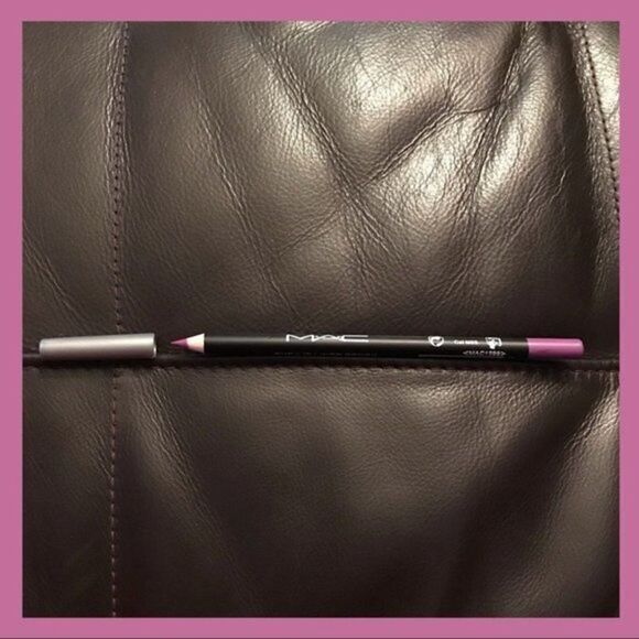 New M.A.C. Eye/Lipliner Aloe Vera & Vitamin E - Picture 1 of 5